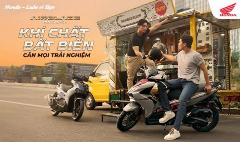 Hinh anh xe Honda AB mau xam xi mang dang luu thong tren duong pho Viet Nam the hien su pho bien va phong cach